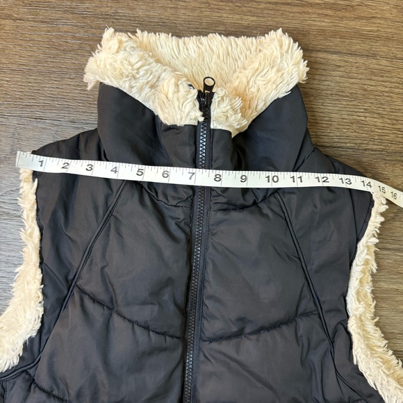 Big Chill black women’s full zip up puffer filet vest with faux fur collar - Picture 9 of 9